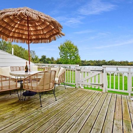 Luxury Lodge In The Heart Of The Cotswolds Cirencester Eksteriør billede