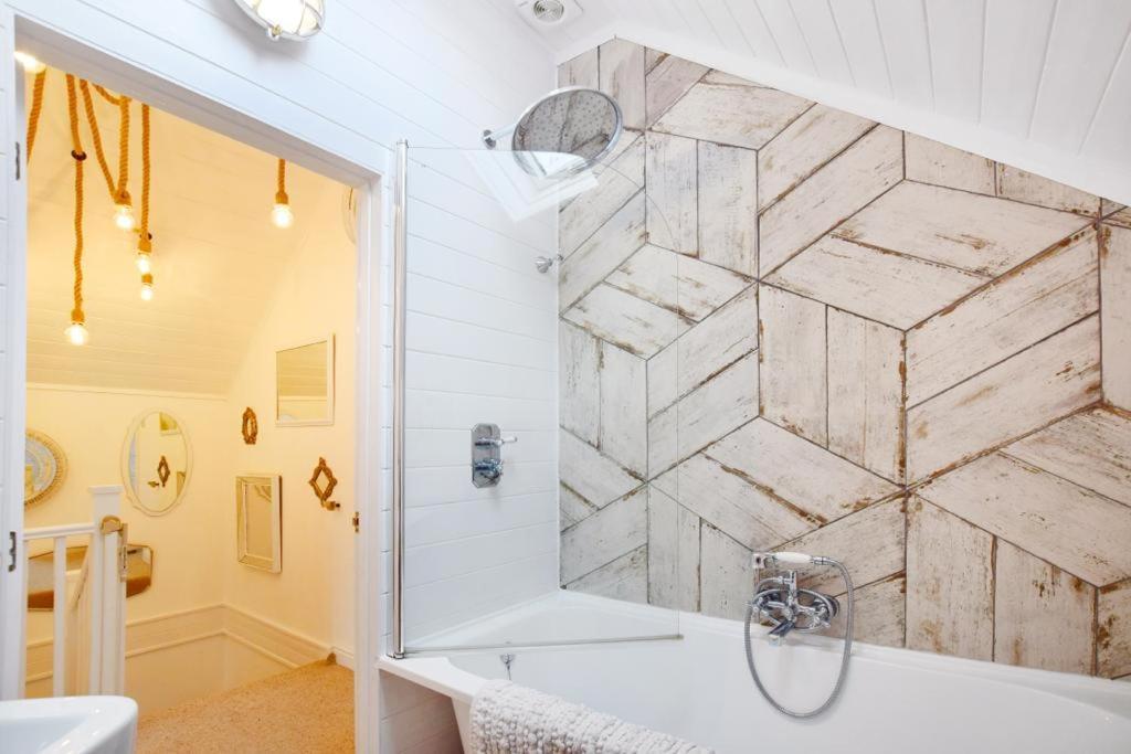 Luxury Lodge In The Heart Of The Cotswolds Cirencester Eksteriør billede