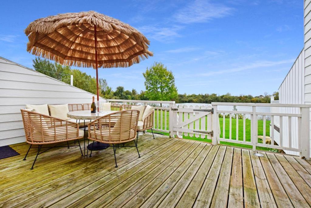 Luxury Lodge In The Heart Of The Cotswolds Cirencester Eksteriør billede