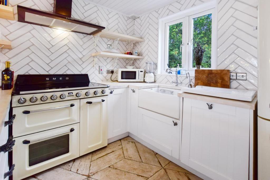 Luxury Lodge In The Heart Of The Cotswolds Cirencester Eksteriør billede